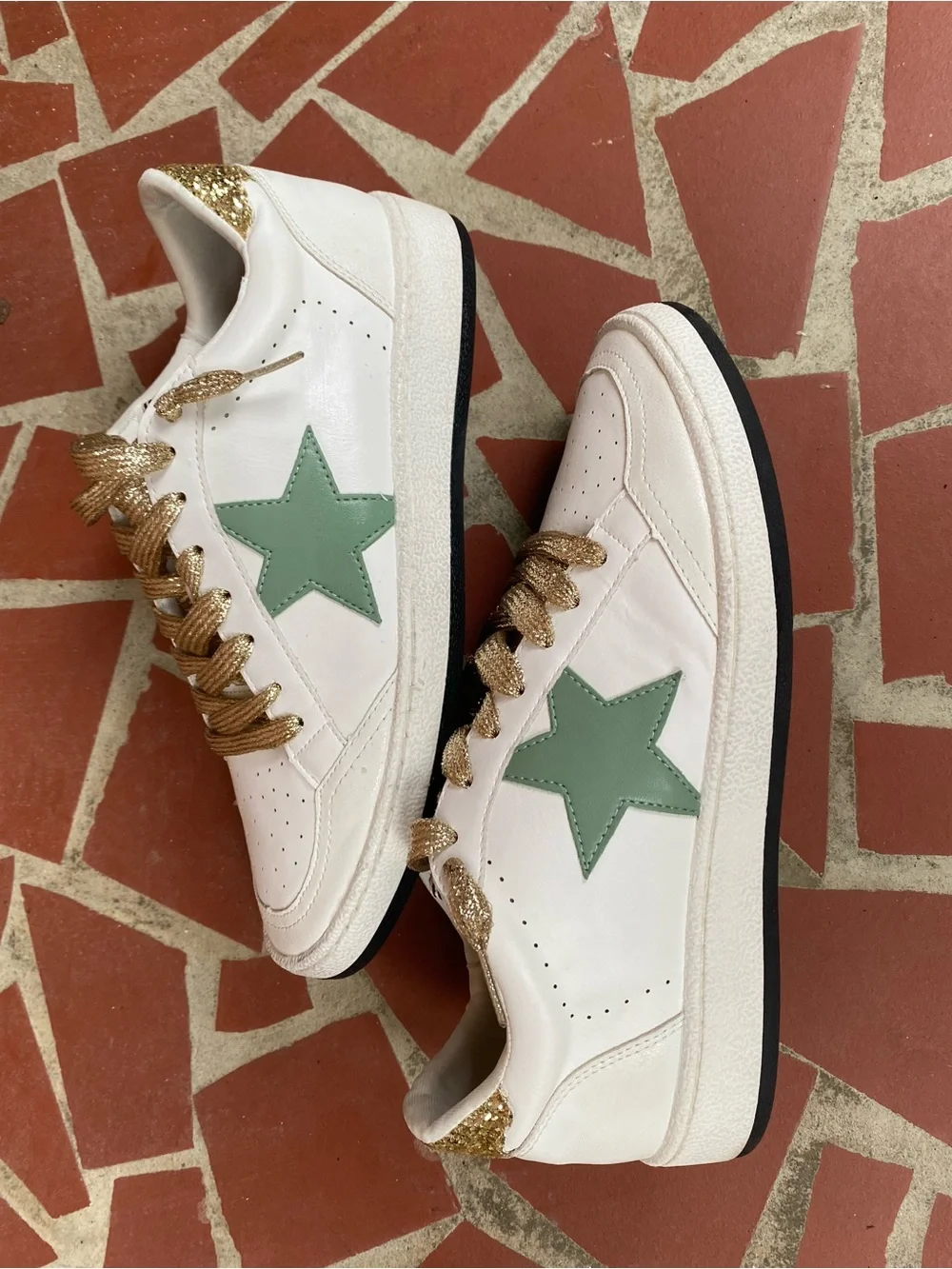 ShuShop Paula low top Sneakers with Mint Star and Gold Accents